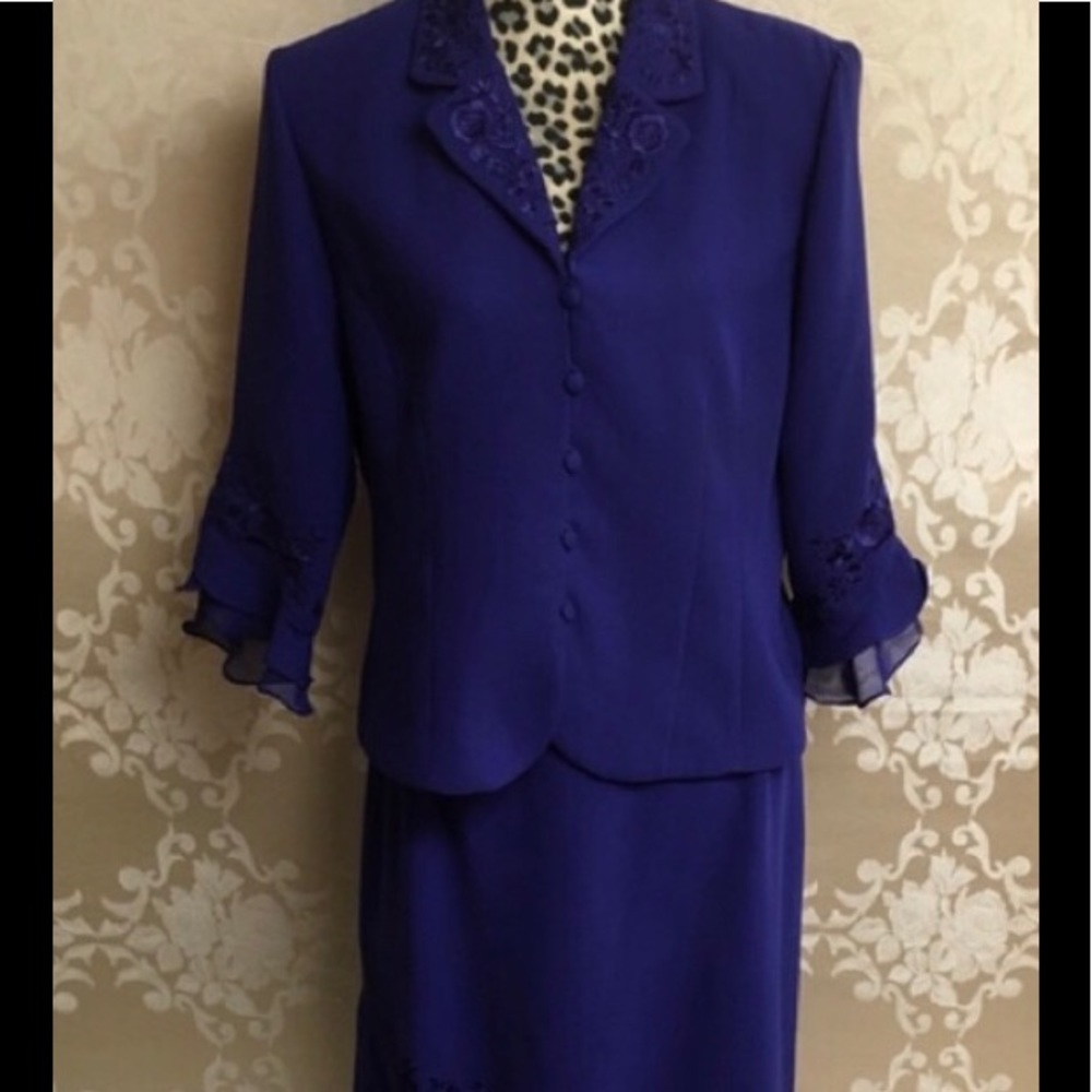 NWT 2 Piece PLAZA SOUTH Skirt and Jacket BEAUTIFUL